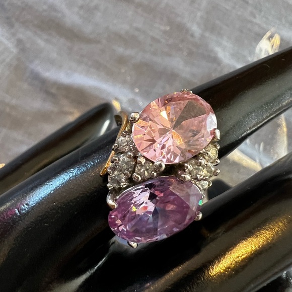 Jewelry - Vintage GoldTone Dinner Ringw/Pink,Purple&Crystal ColorStones in Silver Setting